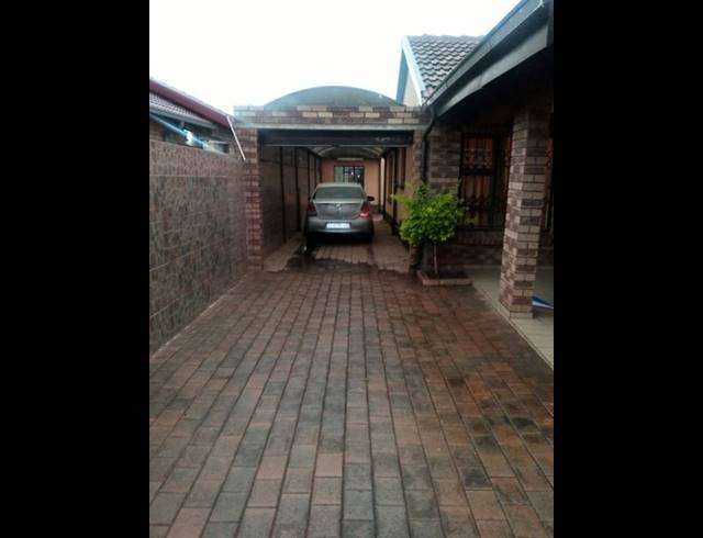3 BEDROOM HOUSE FOR SALE IN PROTEA GLEN